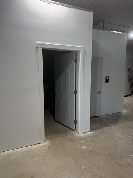 More Photos Of 109 W 34th Ave, Bellevue Self Storage For Sale