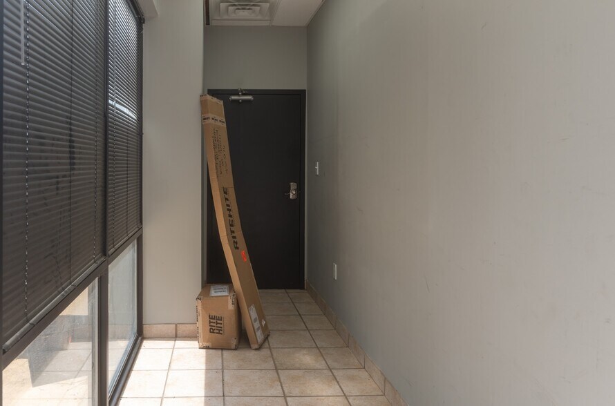 More Photos Of 207 Park Ct, Ridgeland Warehouse For Lease