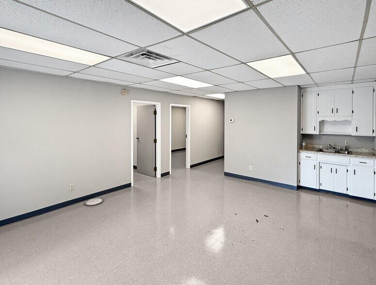 More Photos Of 2501-2509 Pawnee Village Rd, Birmingham Warehouse For Lease