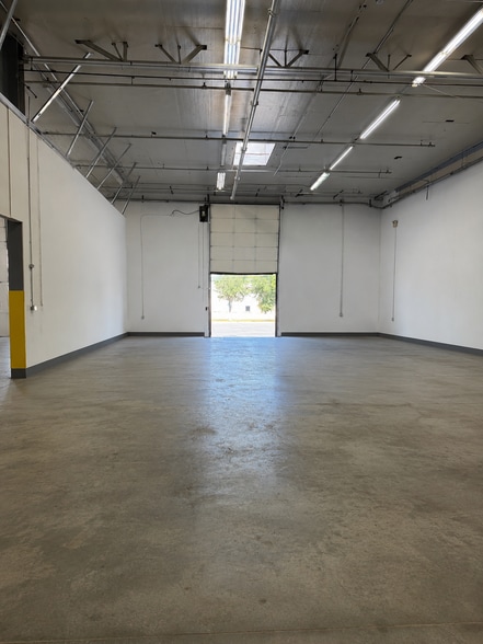 More Photos Of 2210 Hutton Dr, Carrollton Warehouse For Lease