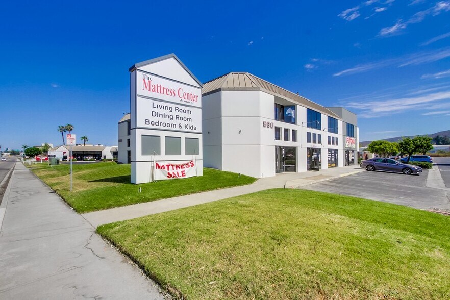 More Photos Of 960 Los Vallecitos Blvd, San Marcos Showroom For Lease