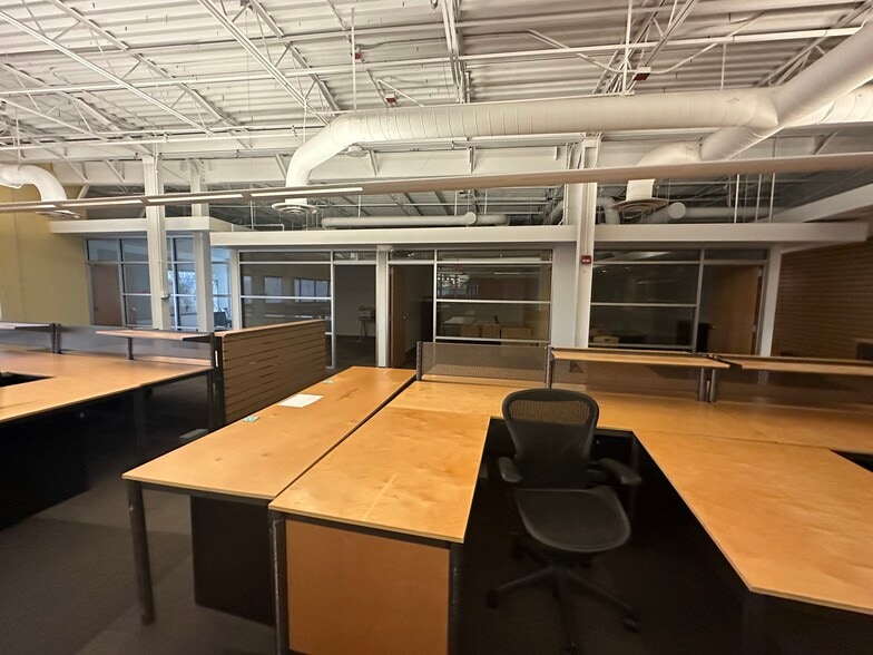 More Photos Of 7007 Discovery Blvd, Dublin Office For Sale