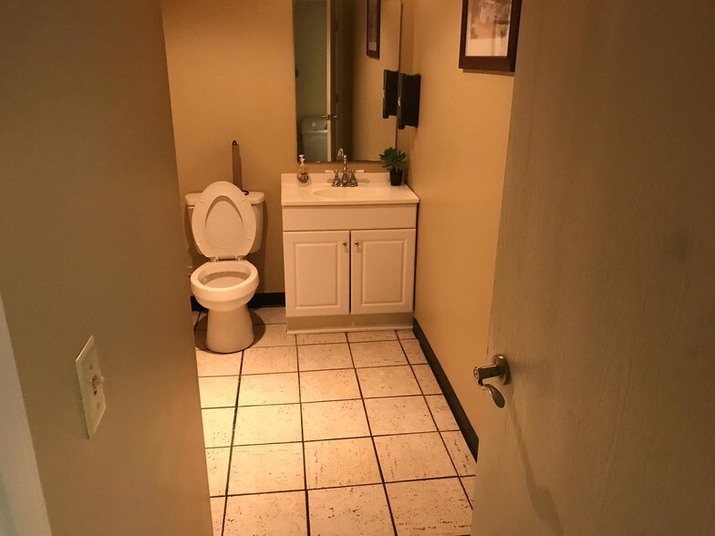 More Photos Of 501-503 N Mur Len Rd, Olathe Medical For Lease