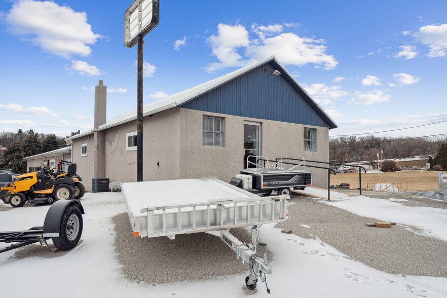 More Photos Of 1001 Short St, Decorah Auto Dealership For Sale