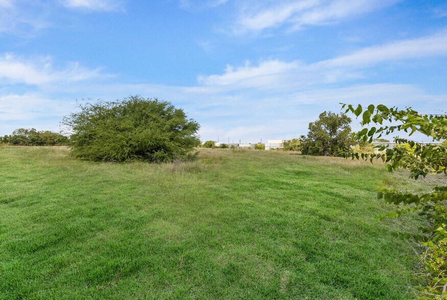 More Photos Of 7010 NE Loop 410, San Antonio Industrial For Lease