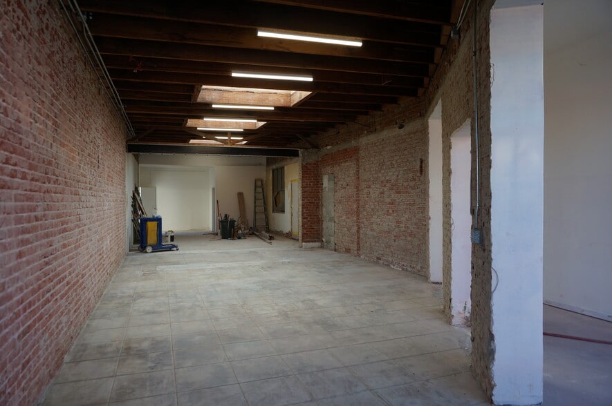 More Photos Of 5128 Santa Monica Blvd, Los Angeles Storefront Retail Office For Lease