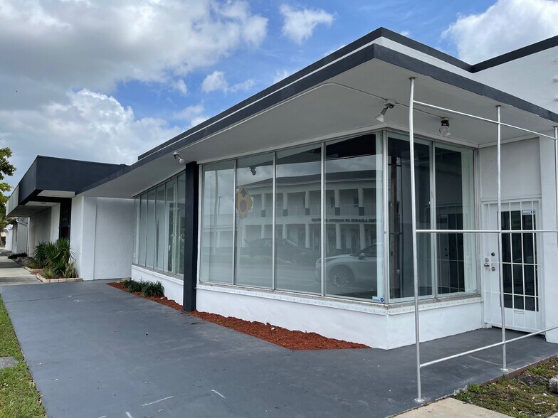 More Photos Of 12343-12345 W Dixie Hwy, North Miami Storefront For Lease