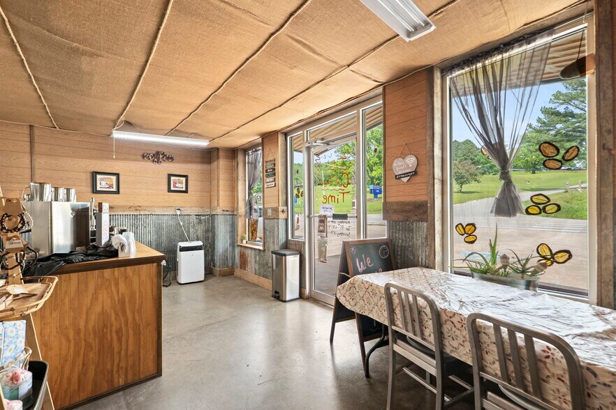 More Photos Of 5283 Arkansas 21, Huntsville General Retail For Sale