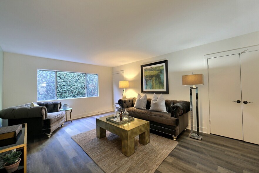 More Photos Of 534 Broadway St, Venice Apartments For Sale