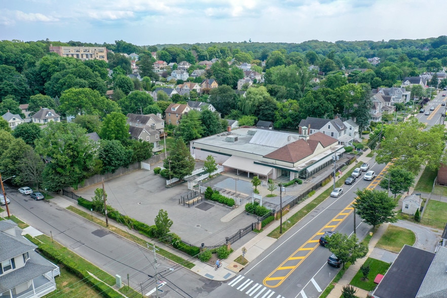 More Photos Of 221 South St, Oyster Bay Freestanding For Lease