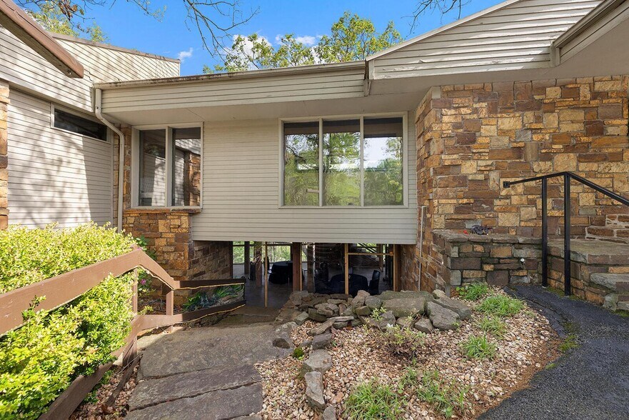 More Photos Of 381 W Guin Rd, Nixa Lodge Meeting Hall For Sale