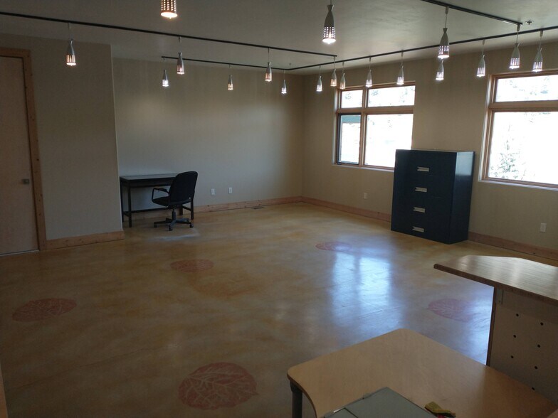 Primary Photo Of 32 Market Pl, Big Sky Medical For Lease