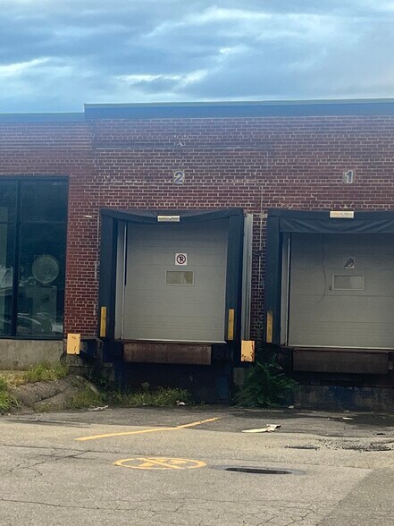 More Photos Of 6705 Rue Saint-Jacques, Montréal Light Distribution For Lease