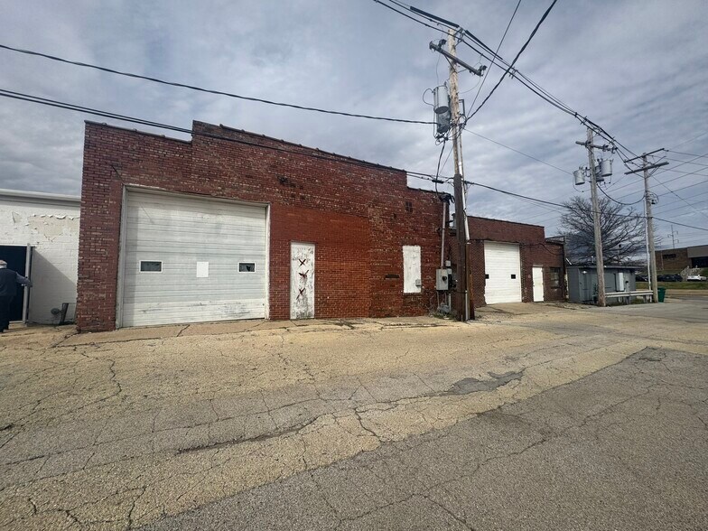 More Photos Of 519-529 E William St, Decatur Light Manufacturing For Sale