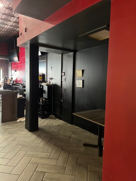 More Photos Of 38-40 S 19th St, Philadelphia Restaurant For Lease