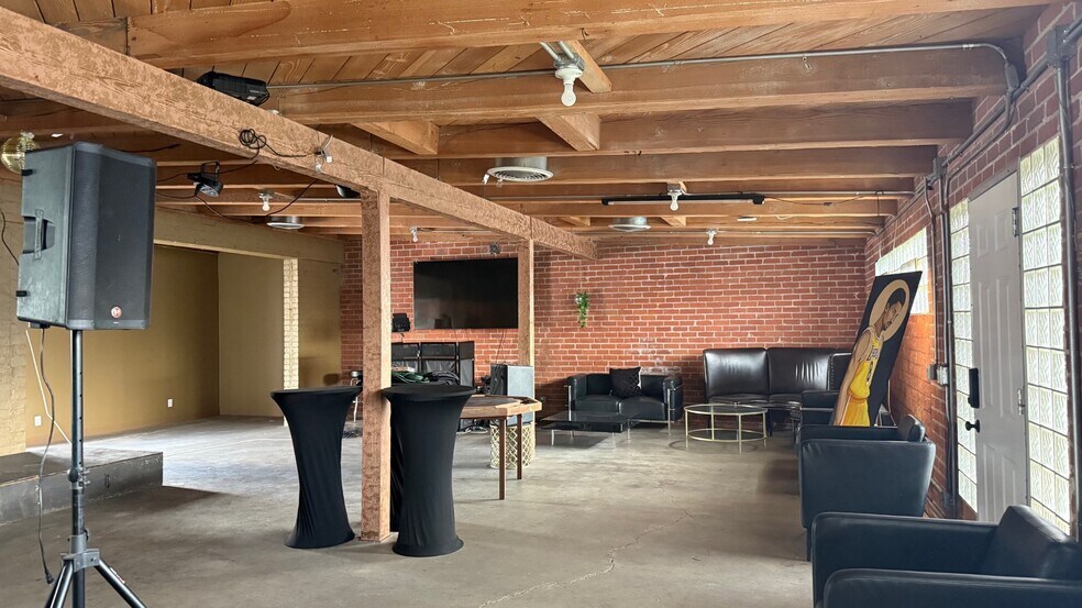 More Photos Of 4851-4853 W Jefferson Blvd, Los Angeles Loft Creative Space For Sale