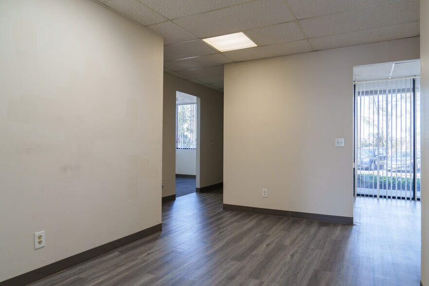 More Photos Of 7754 Arjons Dr, San Diego Manufacturing For Lease