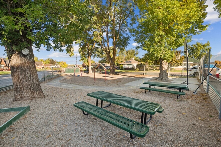 More Photos Of 302 Chimes View Dr, South Ogden Daycare Center For Sale