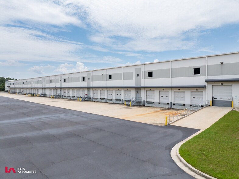 More Photos Of 2601 Skyview Dr, Lithia Springs Distribution For Lease