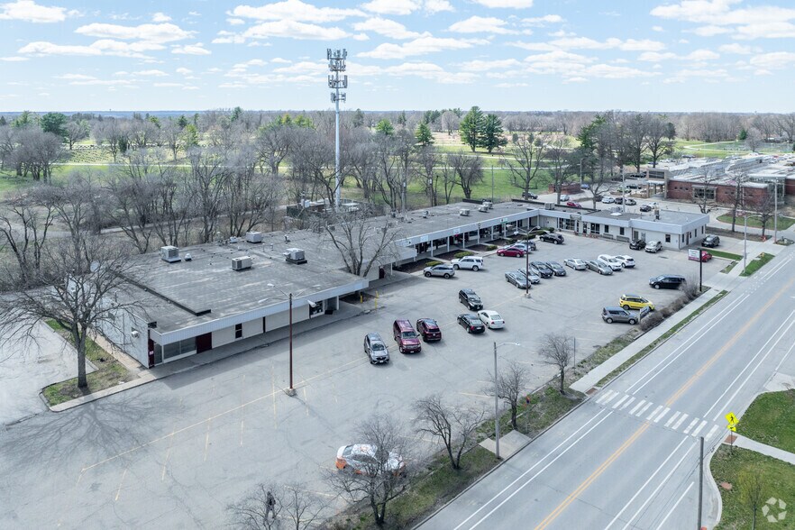 More Photos Of 4940-4944 Franklin Ave, Des Moines Unknown For Lease