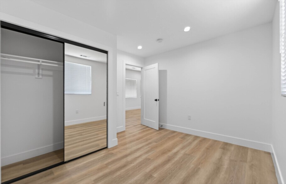 More Photos Of 678 E 45th St, Los Angeles Multifamily For Sale