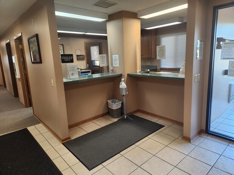 More Photos Of 1309 S Broadway St, Toledo Office For Sale