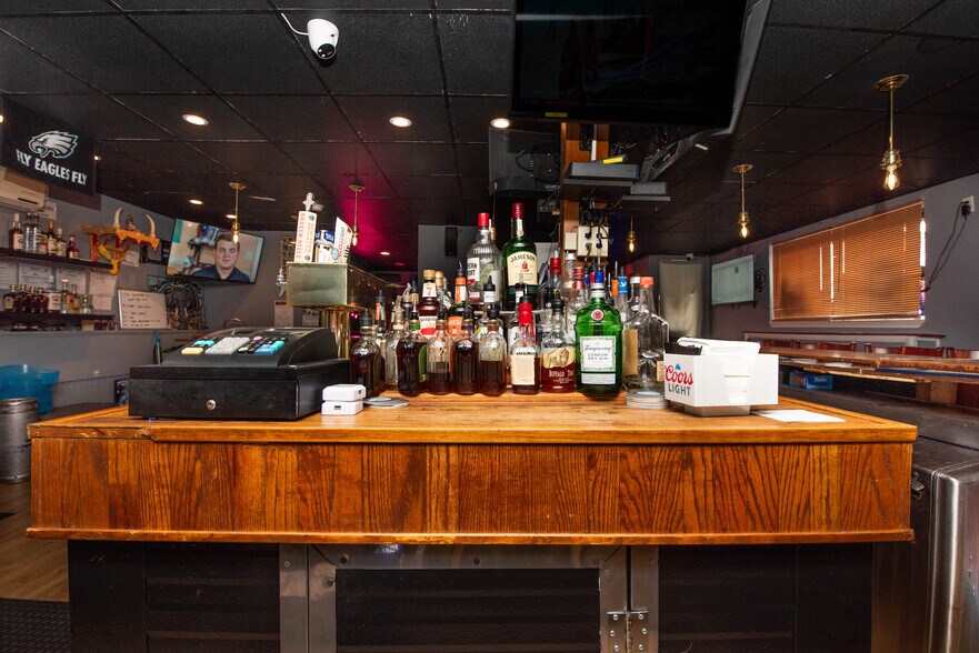 More Photos Of 932 Wyoming Ave, Scranton Bar For Sale
