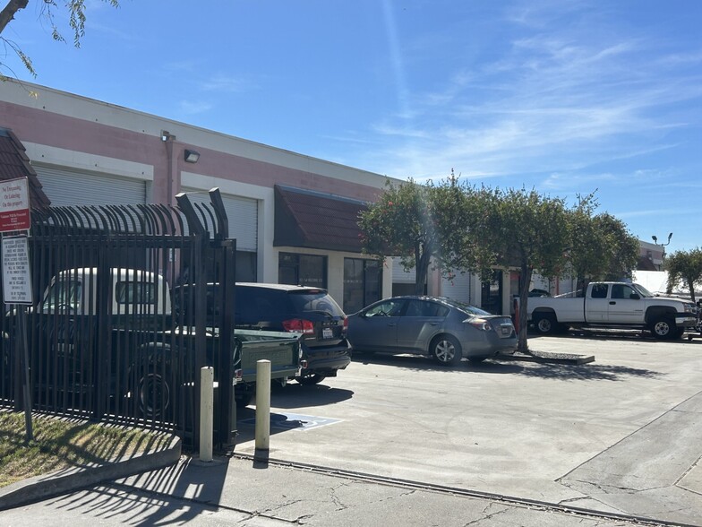 Primary Photo Of 915 Brooks St, Ontario Service For Lease
