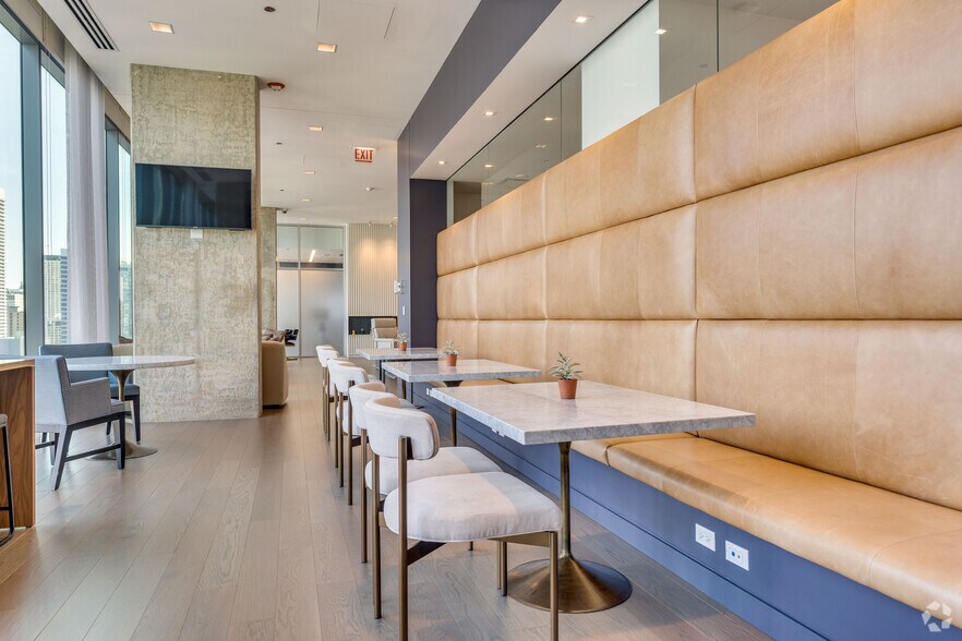 More Photos Of 221 W Hubbard St, Chicago Apartments For Lease