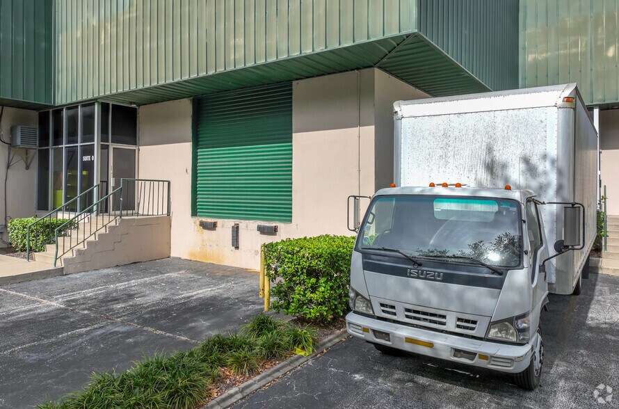 More Photos Of 3071 N Orange Blossom Trl, Orlando Warehouse For Lease