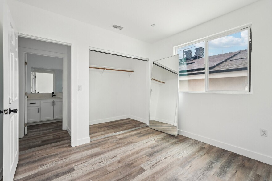 More Photos Of 2516 Malabar St, Los Angeles Apartments For Sale