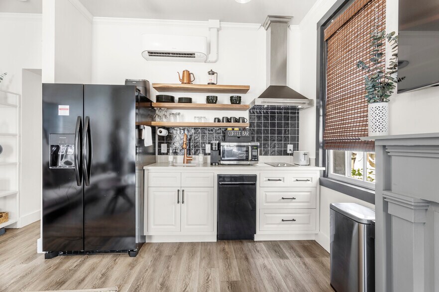 More Photos Of 782 Water St, Biloxi Office For Sale