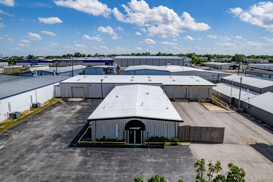More Photos Of 7602 E 46th St, Tulsa Warehouse For Sale