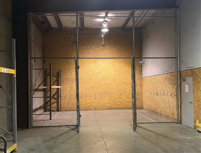 More Photos Of 2675 N 9th St, Carter Lake Warehouse For Lease