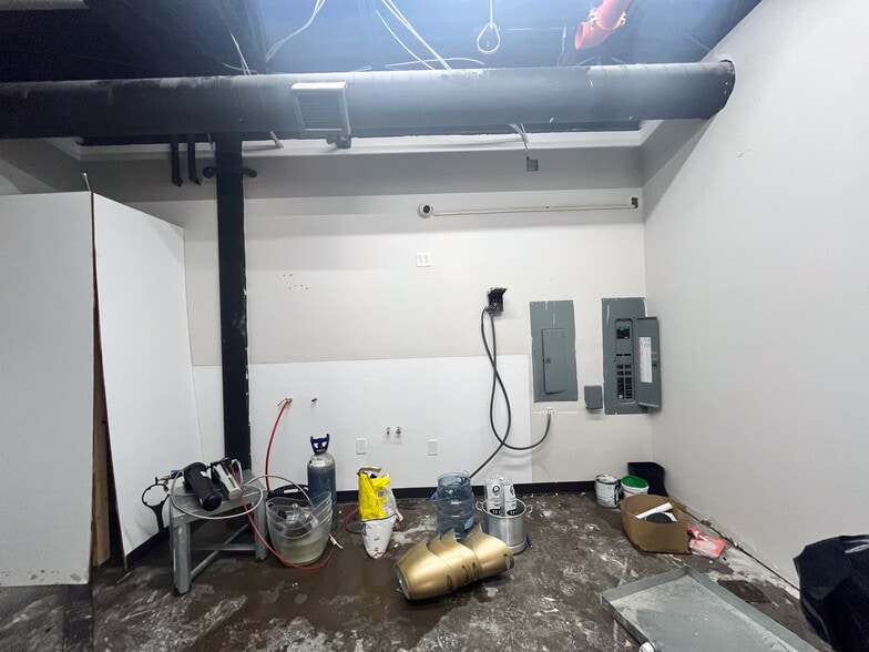 More Photos Of 5316 Washington Ave, Houston Bar For Lease