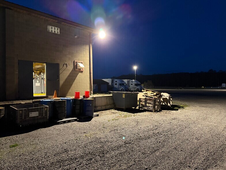 More Photos Of 4881 Pittsburgh Rd, Harrisville Light Distribution For Sale