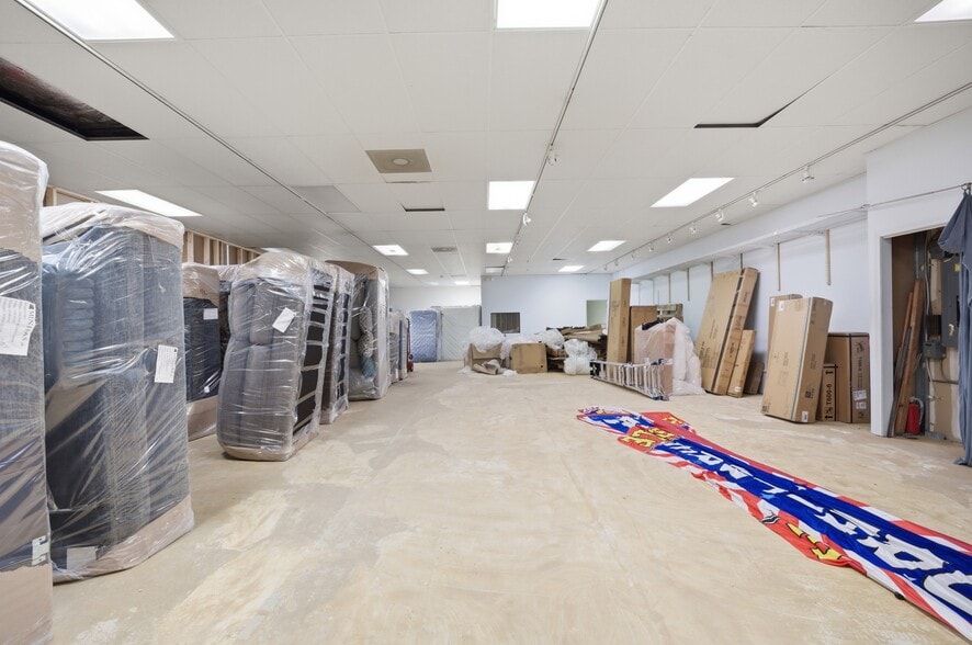 More Photos Of 6542 E Virginia Beach Blvd, Norfolk Freestanding For Lease