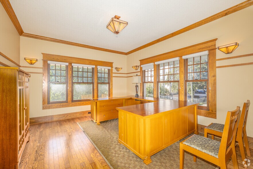 More Photos Of 1604 Margaret St, Jacksonville Bank For Lease