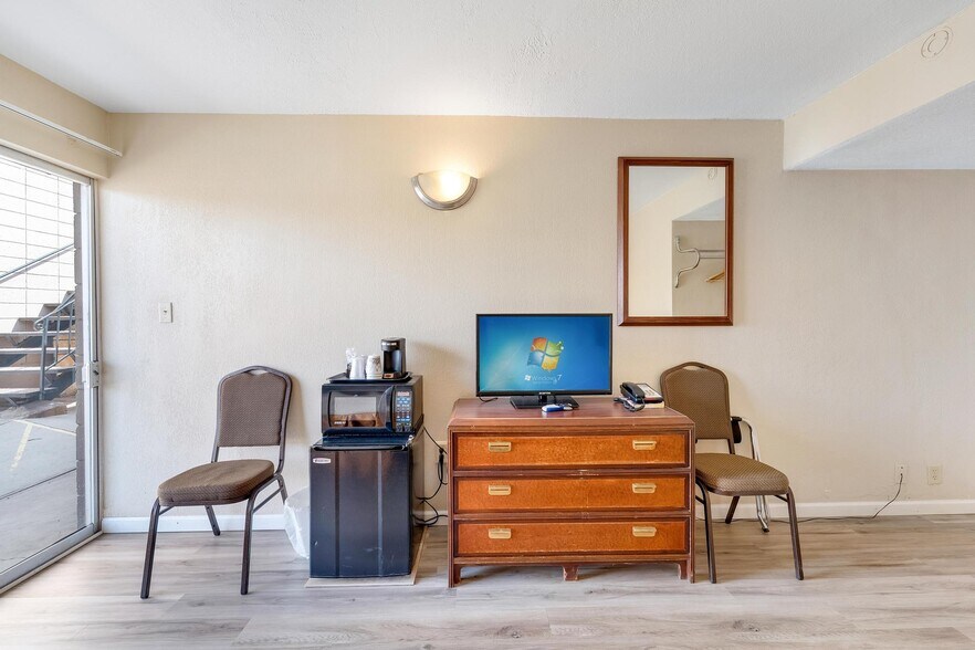 More Photos Of 150 N Lake Powell Blvd, Page Hotel For Sale