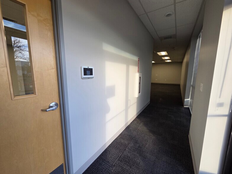 More Photos Of 2019-2025 Vista Ave SE, Salem Warehouse For Lease