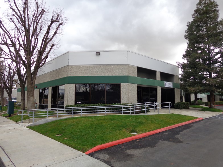 Primary Photo Of 4705 New Horizon Blvd, Bakersfield Showroom For Lease