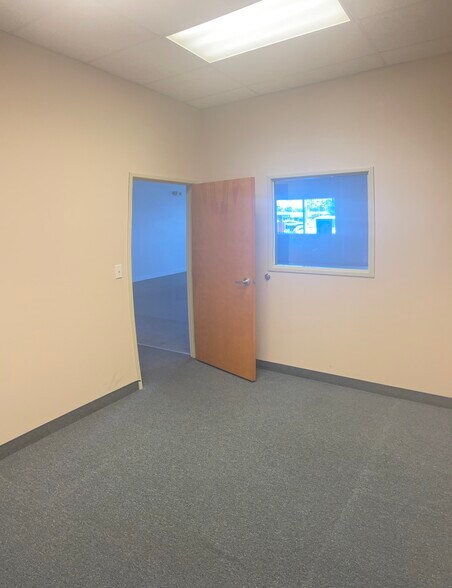 More Photos Of 682-690 Blue Lakes Blvd N, Twin Falls Freestanding For Lease