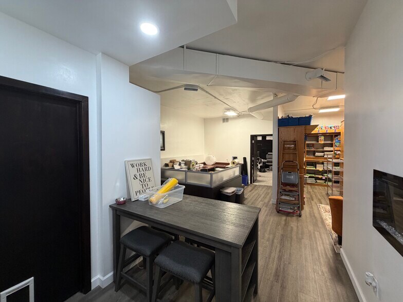 More Photos Of 4317 S River Blvd, Independence Office For Sale