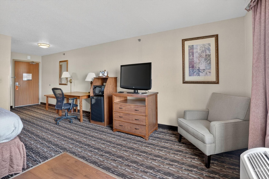 More Photos Of 202 Fairview Dr, Monaca Hotel For Sale
