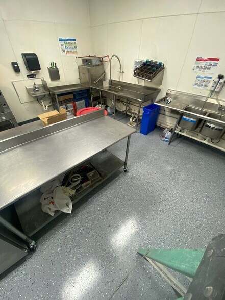 More Photos Of 5106 Old Bullard Rd, Tyler Restaurant For Lease