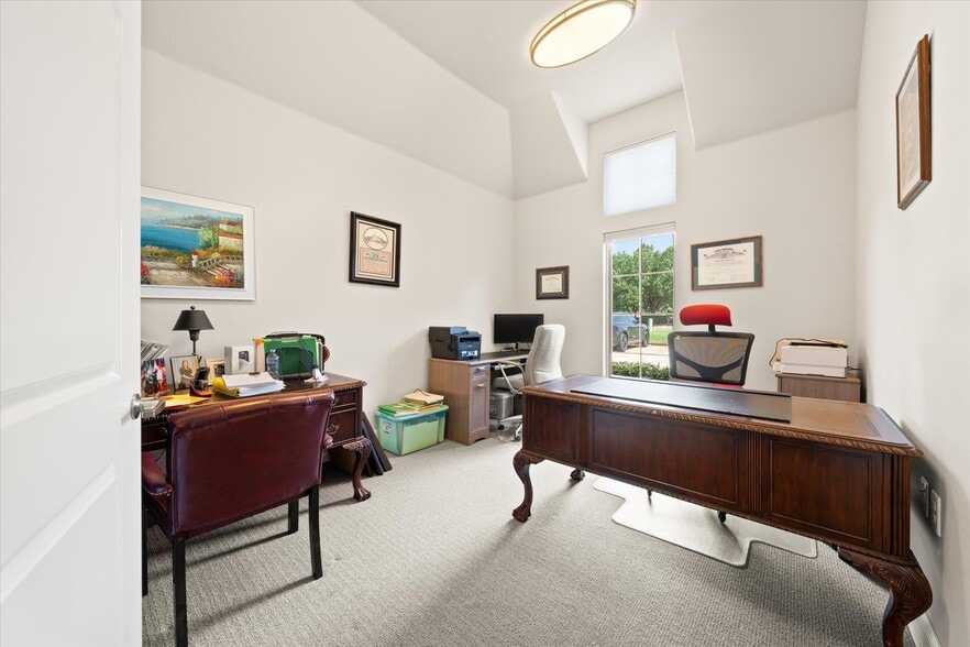 More Photos Of 2224 Bridgeview Blvd, Edmond Office For Sale