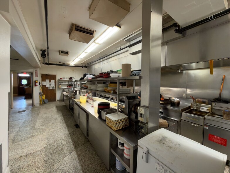 More Photos Of 8950 Laurel Canyon Blvd, Sun Valley Restaurant For Lease