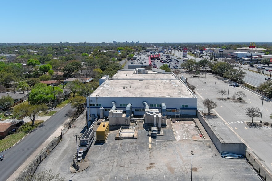 More Photos Of 7000 San Pedro Ave, San Antonio Storefront Retail Office For Sale