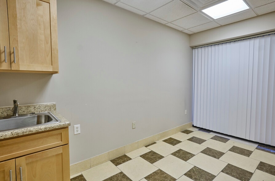 More Photos Of 2596-2598 Third Ave, Bronx Medical For Sale