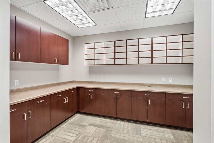 More Photos Of 601-611 N Barker Rd, Brookfield Office For Lease